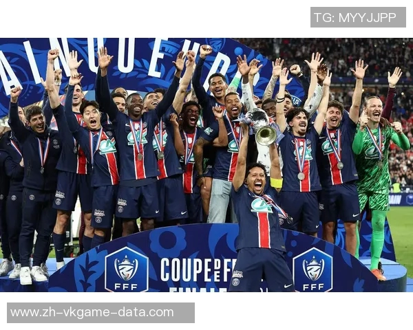 中超热战巴黎圣日耳曼3-0曼联帽子戏法点燃全场激情分析