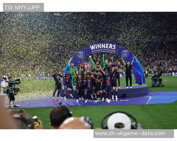 国王杯激战那不勒斯与巴黎圣日耳曼战平乌龙球引发争议判罚全场沸腾